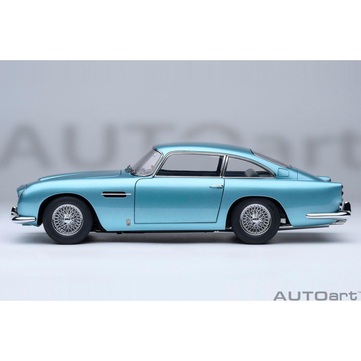 AUTOart 1:18 Aston Martin DB5 Diecast Perla Azul Claro