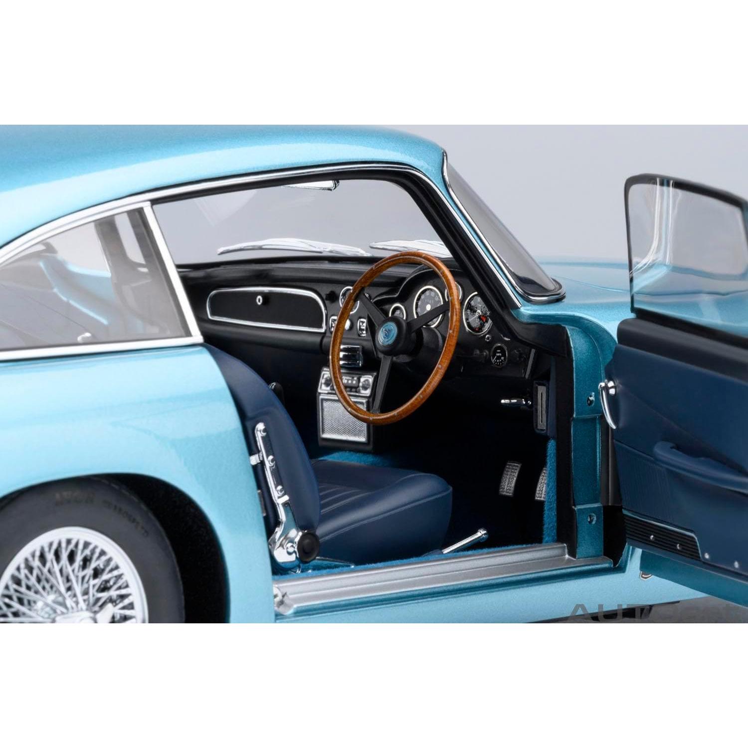 AUTOart 1:18 Aston Martin DB5 Diecast Perla Azul Claro