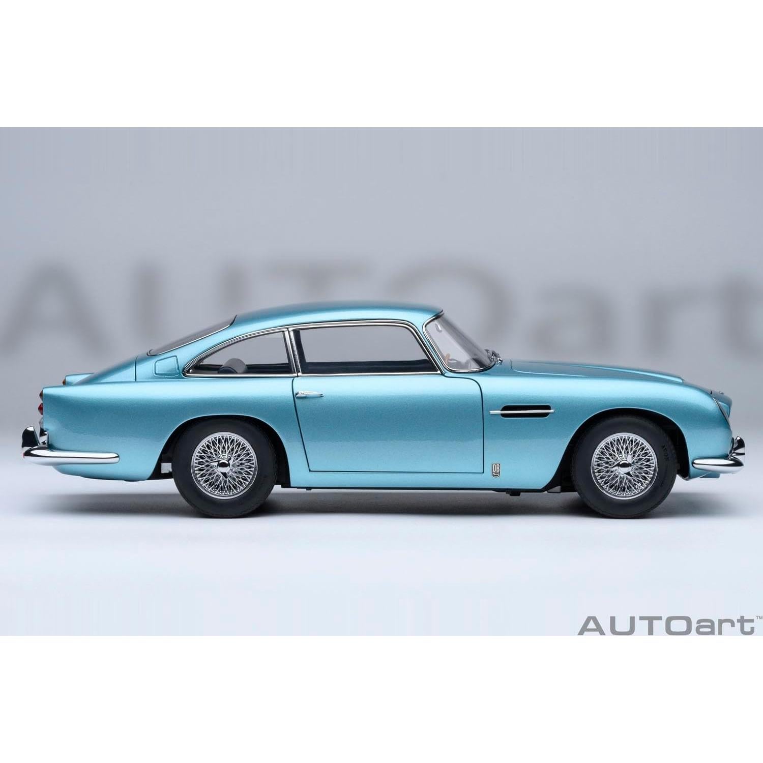 AUTOart 1:18 Aston Martin DB5 Diecast Perla Azul Claro