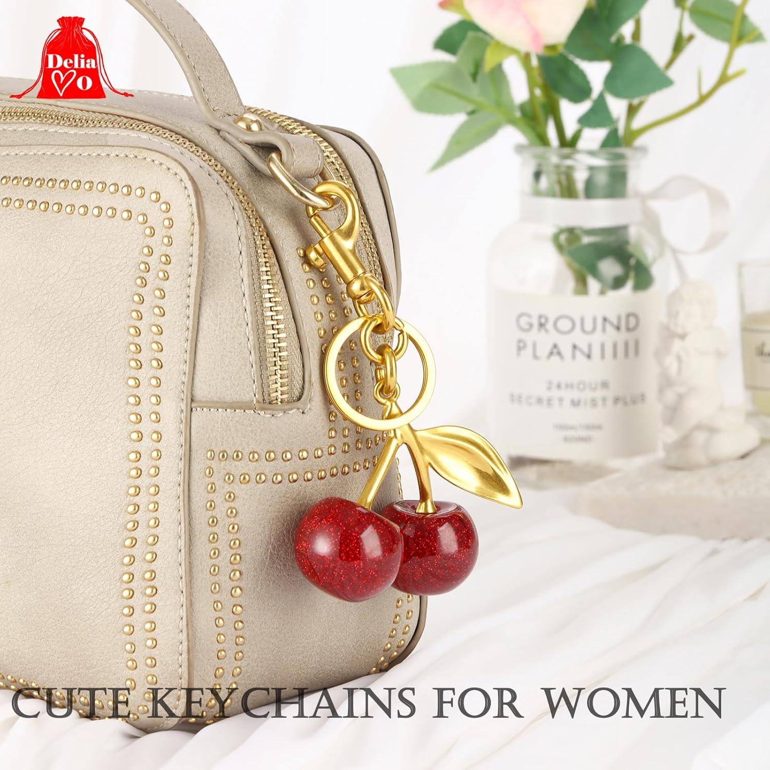 Llavero de Cereza Brillante - Accesorio de Moda para Mujeres