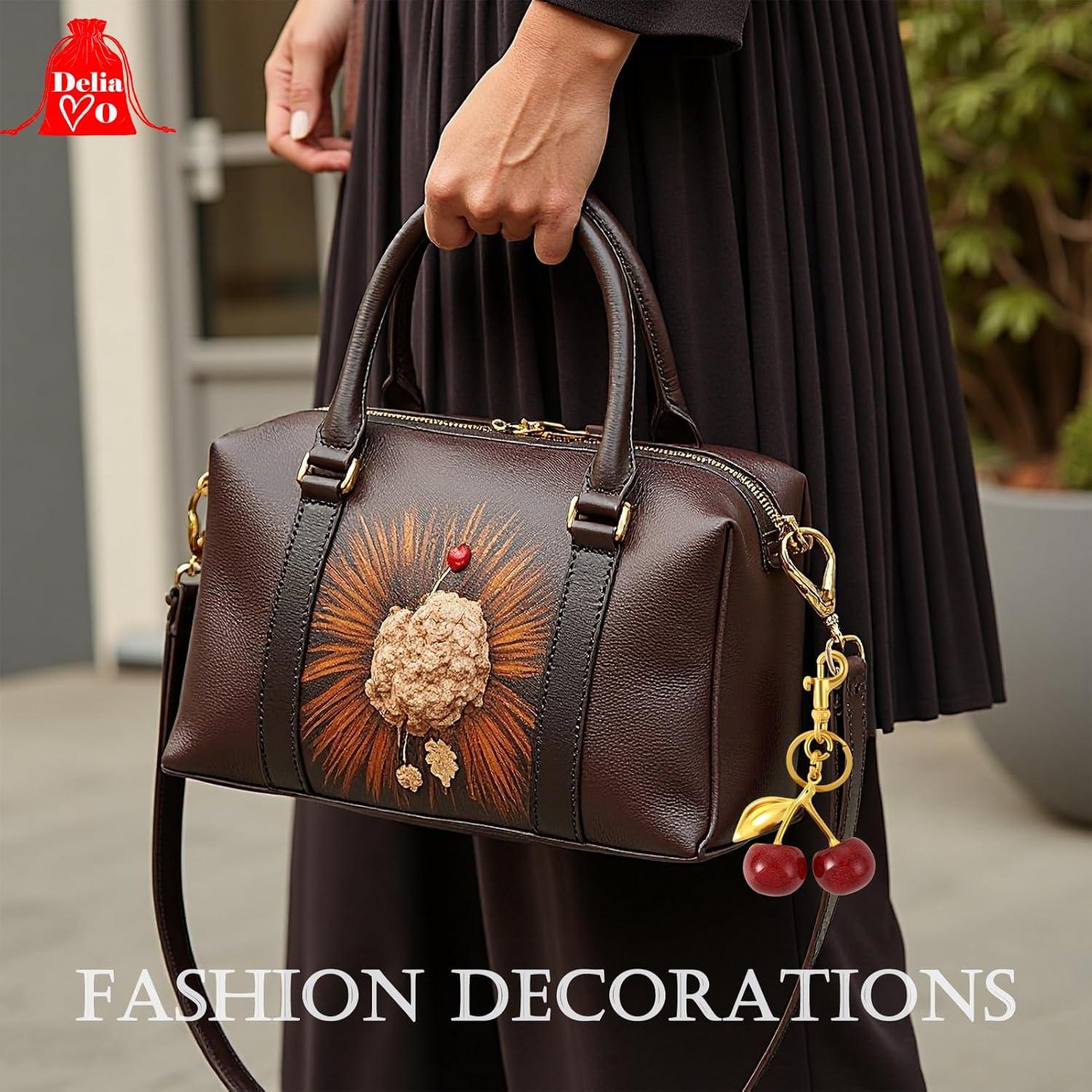 Llavero de Cereza Brillante - Accesorio de Moda para Mujeres