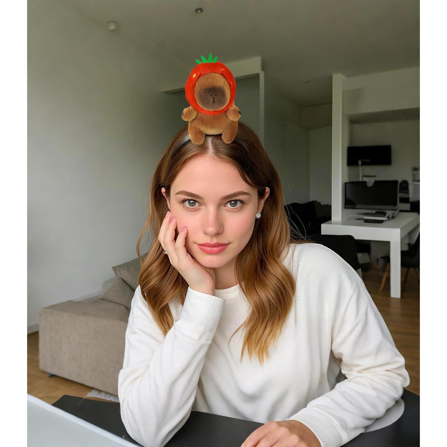 Diadema de Peluche Capibara JEGERMIG Color Fresa