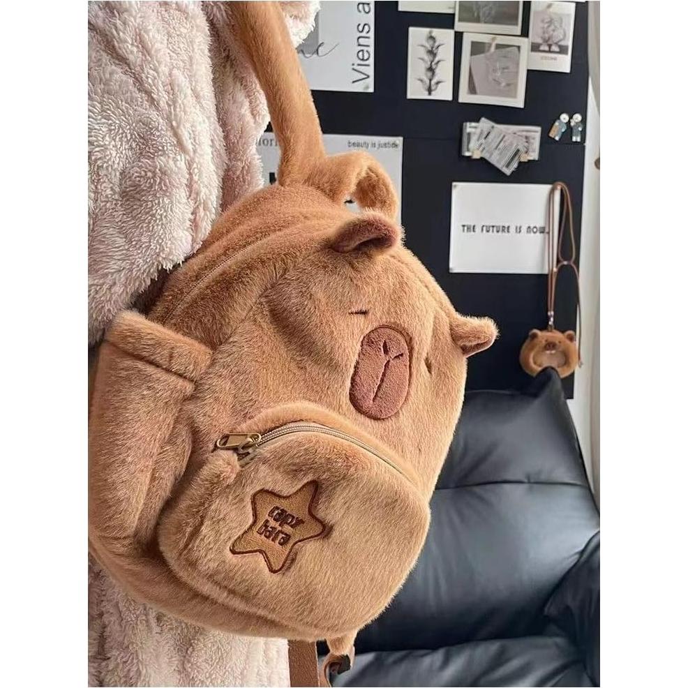 Mochila de Peluche Capibara Multifuncional 24x11x30cm