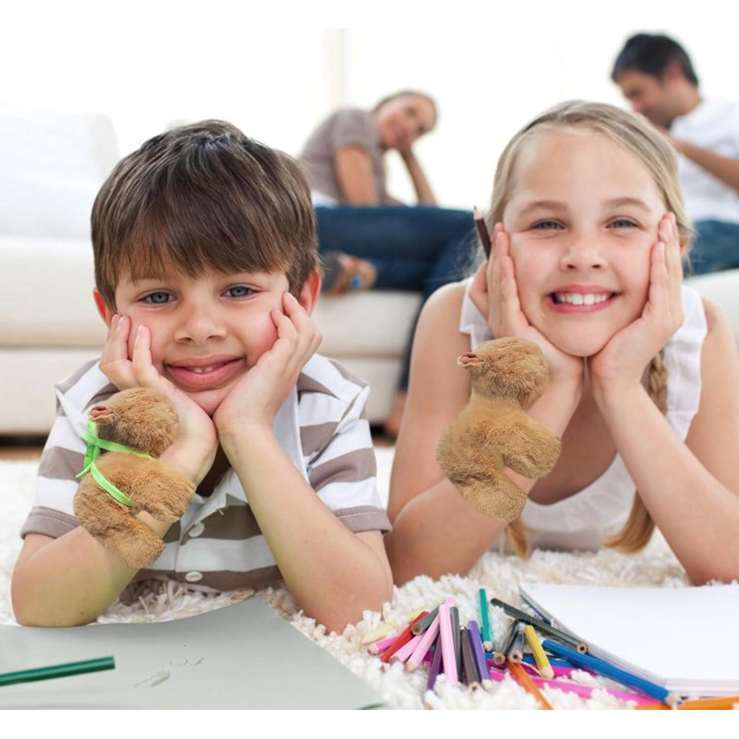 Brazaletes de Golpe de Peluche Capibara Brillianceice - 2 Pcs