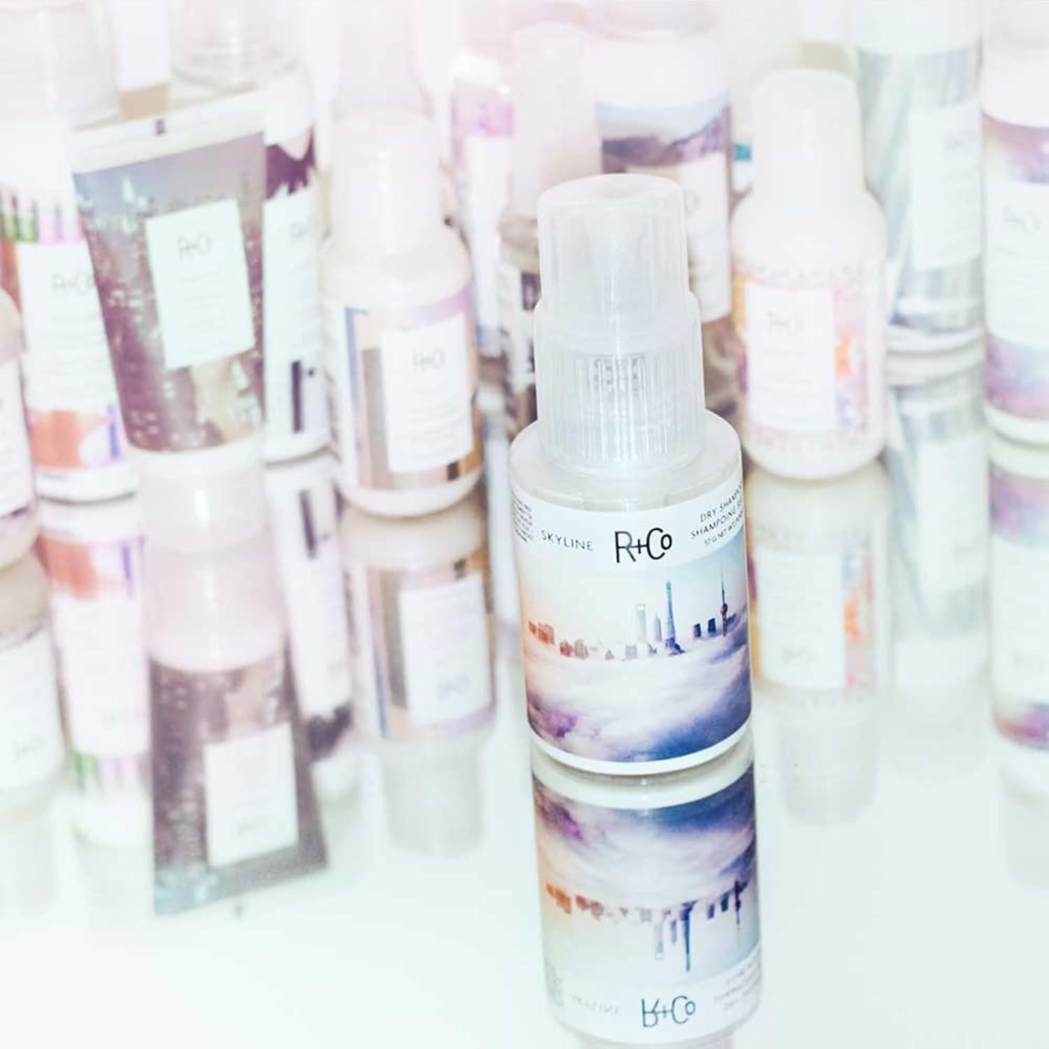 Polvo de Champú Seco R+Co Skyline 29.57 ml - Absorbe Aceite y Aumenta Volumen