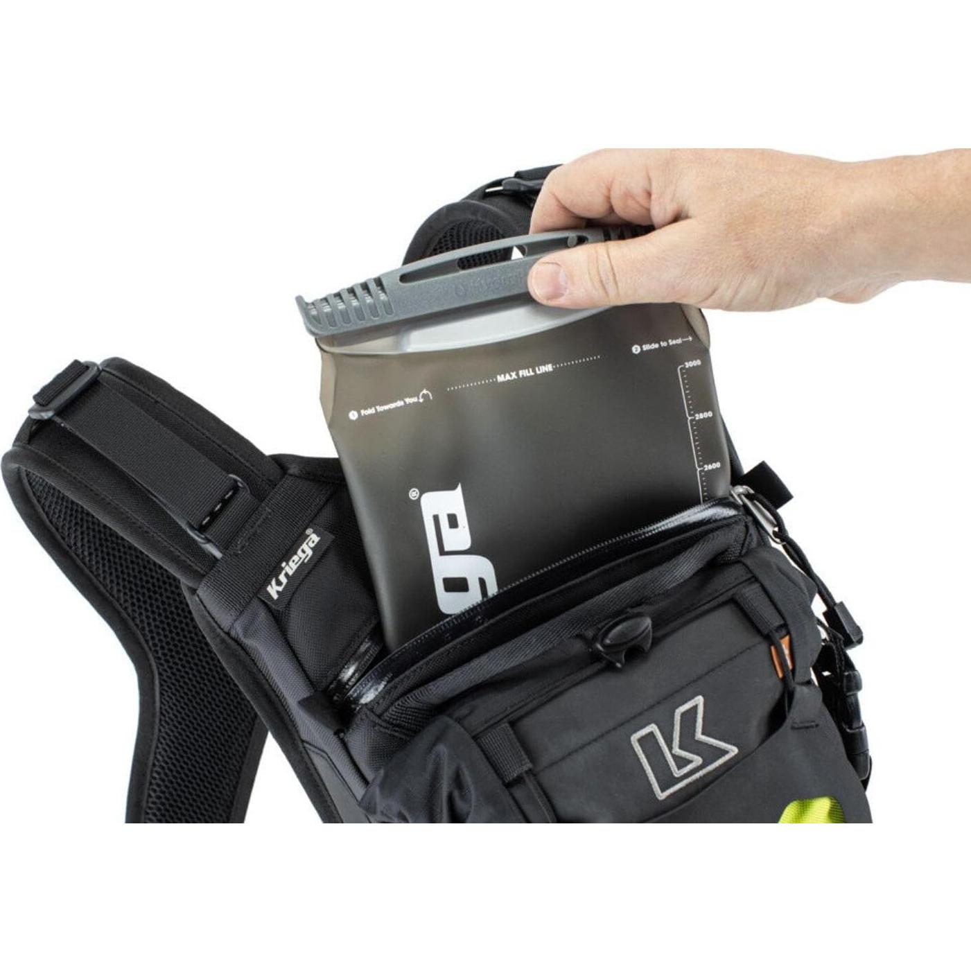 Mochila de Aventura Kriega Trail 9 Negra 9L Impermeable