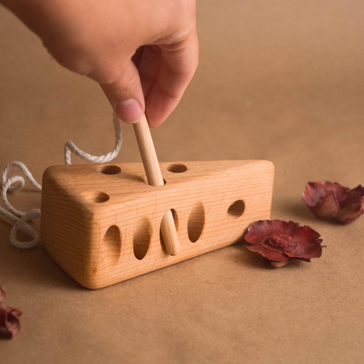 Juguete de Enhebrar de Madera Montessori Queso 20x7x8 cm