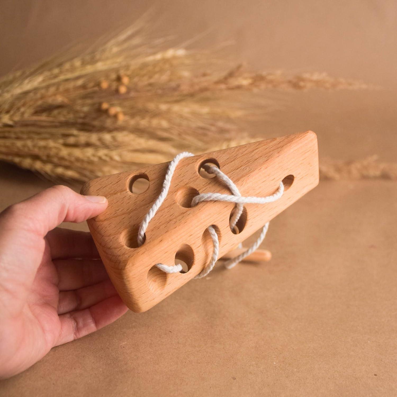 Juguete de Enhebrar de Madera Montessori Queso 20x7x8 cm