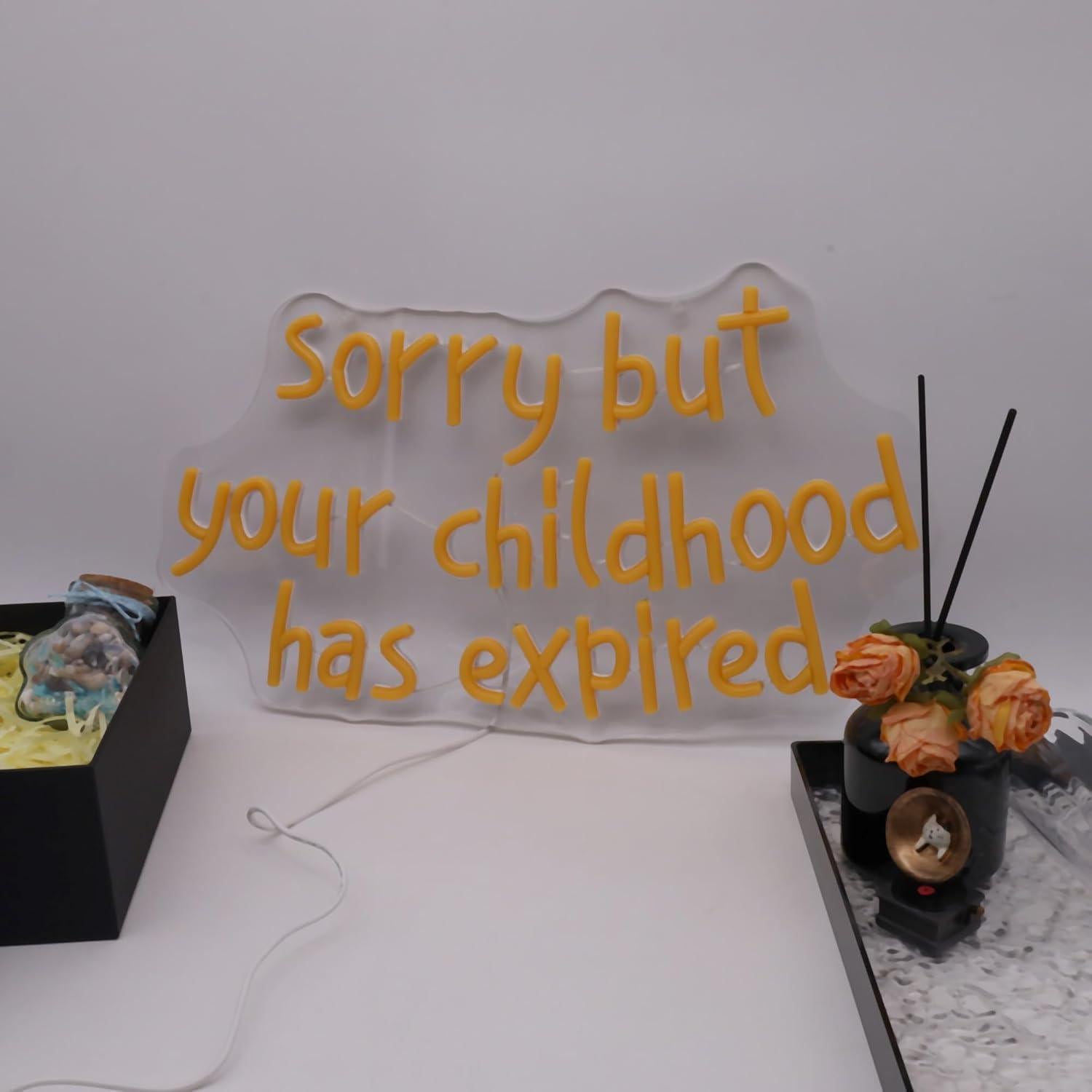 Letrero de Neón LED XUENEYSILED 'Infancia Expirada' 44x25cm