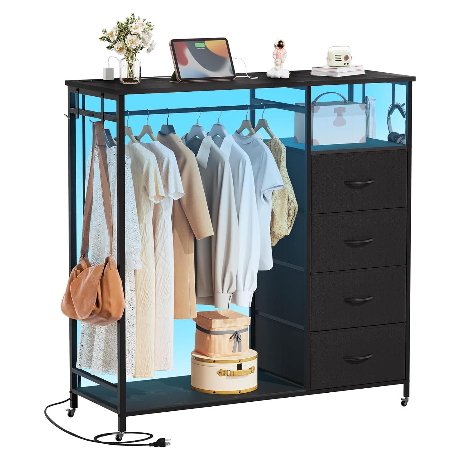 Cómoda Negra Somdot con Rack Colgante y Luces LED 4 Cajones