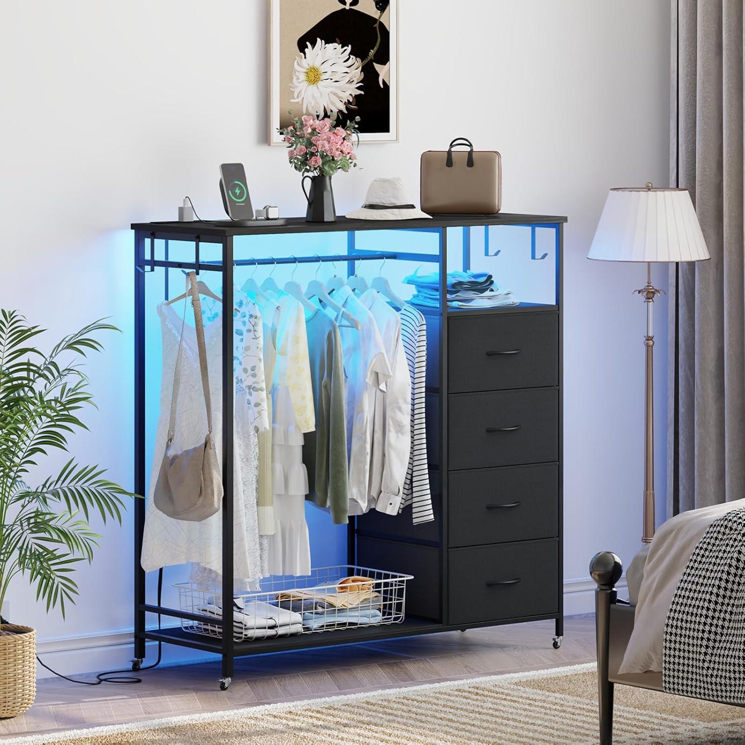 Cómoda Negra Somdot con Rack Colgante y Luces LED 4 Cajones