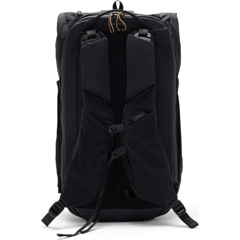 Mochila de Exterior Peak Design 25L Negra Compacta y Ligera