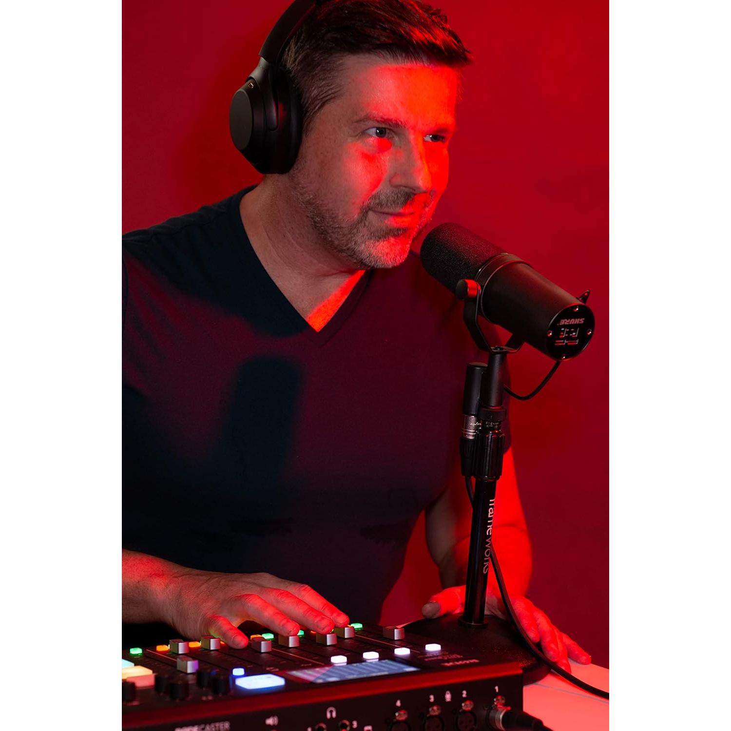 Auriculares Mackie MC-100 + Soporte Micrófono Gator GFW-MIC-0501