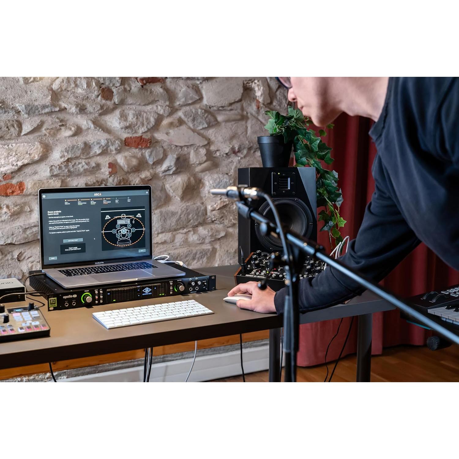 Sistema de Corrección de Sala IK Multimedia ARC Studio con Micrófono y Software