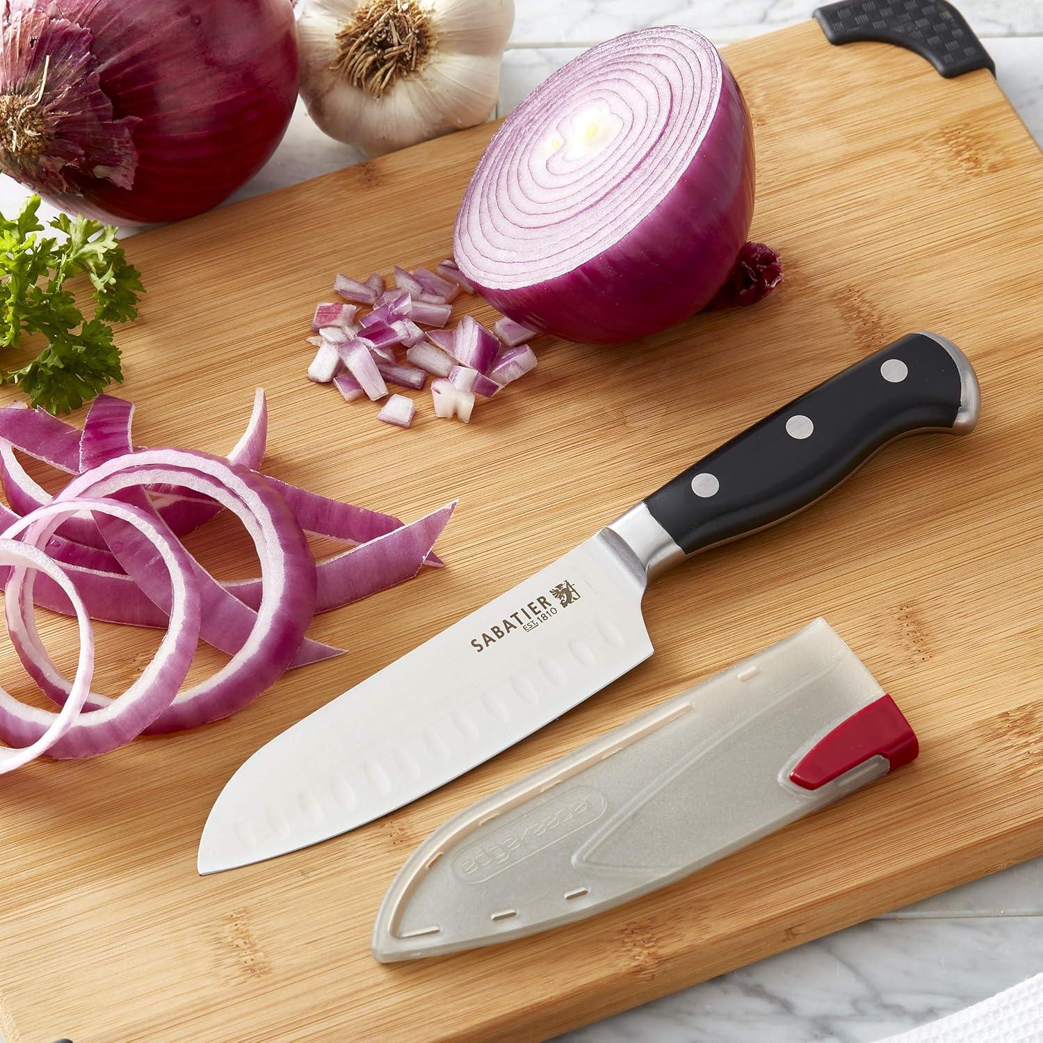 Cuchillo Santoku Sabatier 12.7 cm Forjado con Funda Autofilante