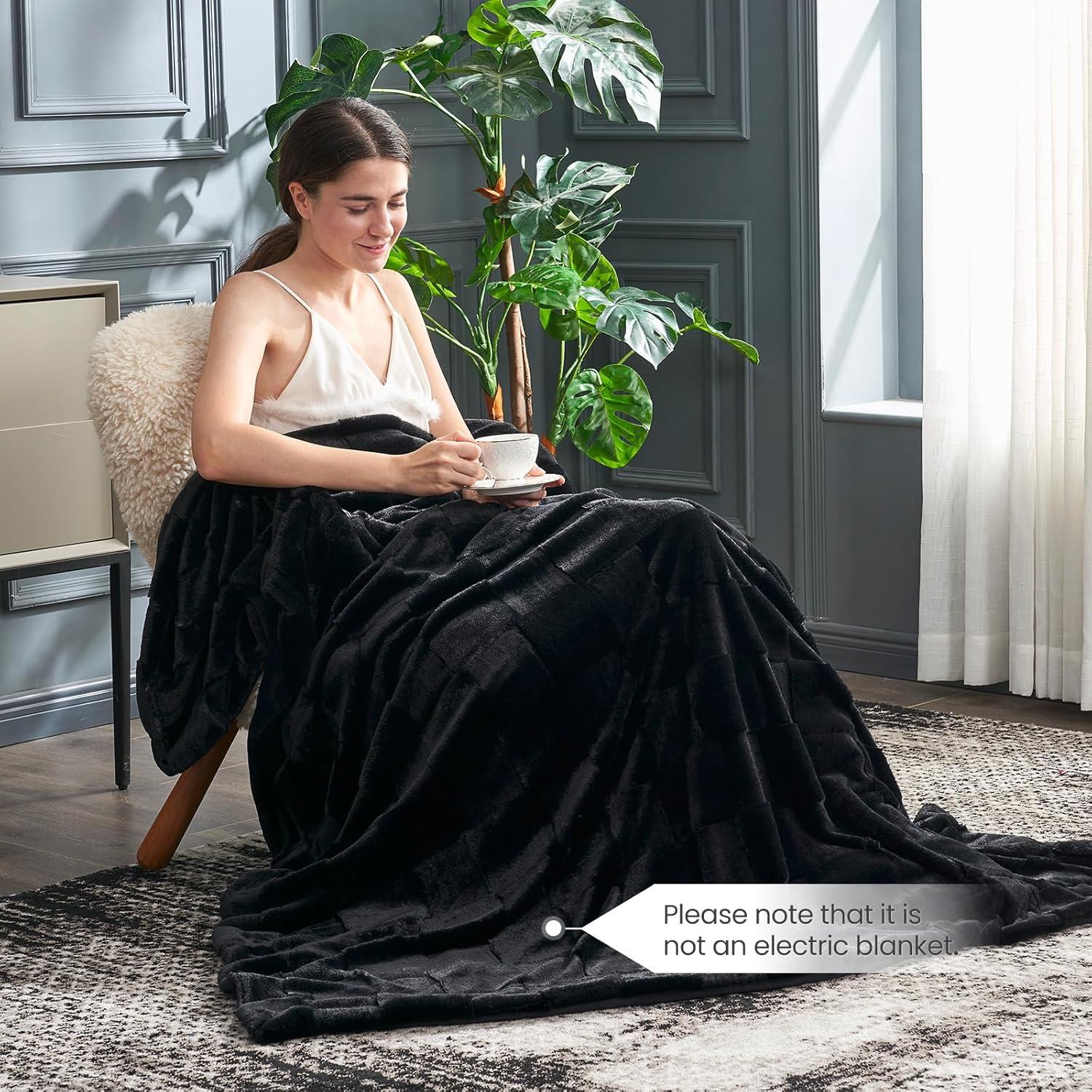 Manta Cozy Bliss de Piel Falsa a Cuadros Negra 127x152 cm