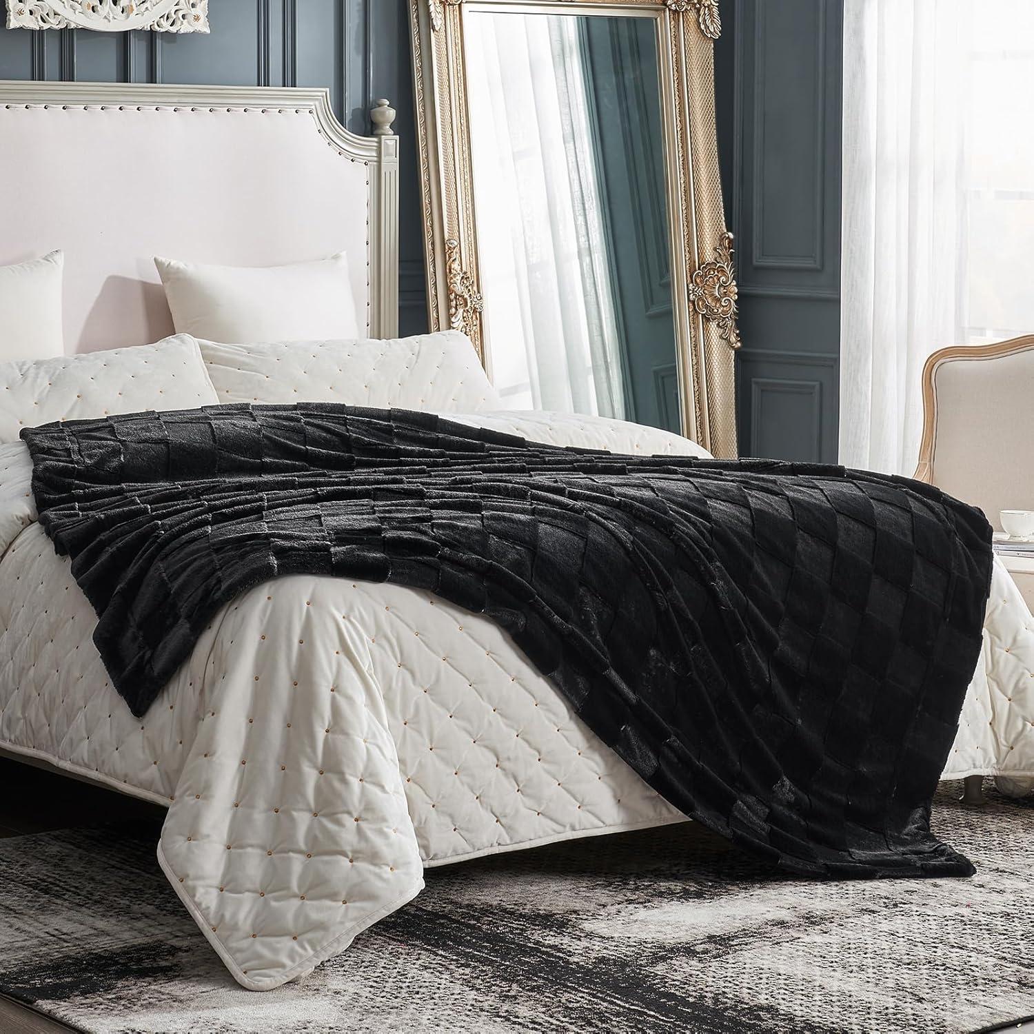 Manta Cozy Bliss de Piel Falsa a Cuadros Negra 127x152 cm