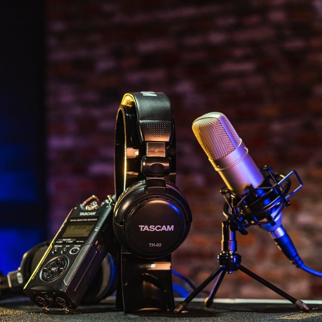 Auriculares de Estudio Tascam TH-02 con Cable, Plegables, 0.46 kg