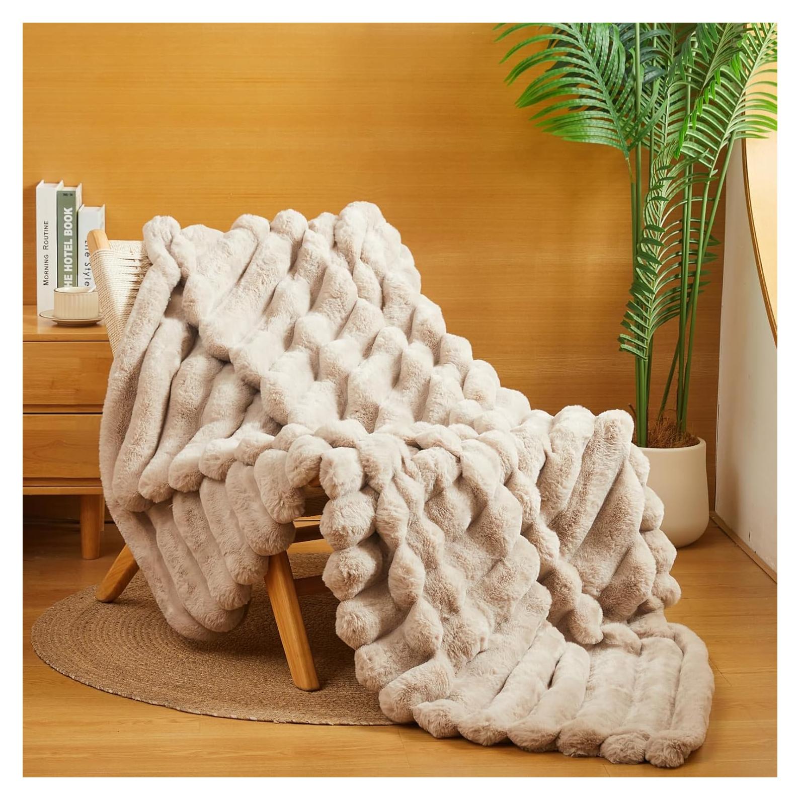 Manta de Piel Sintética LuxeComfort 127x152 cm Piedra de Playa