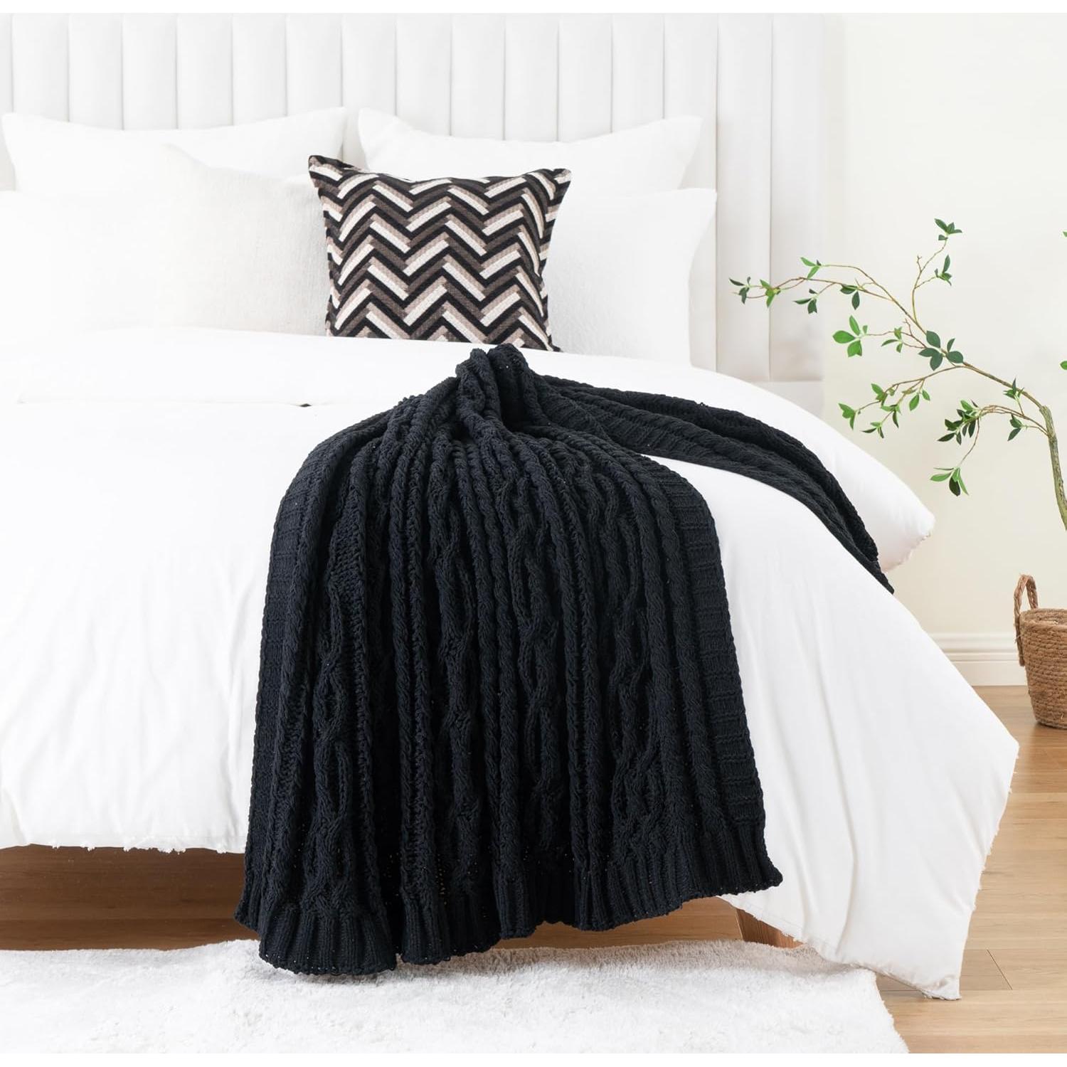 Manta de Chenilla Battilo Negra 130x170cm Suave y Moderna