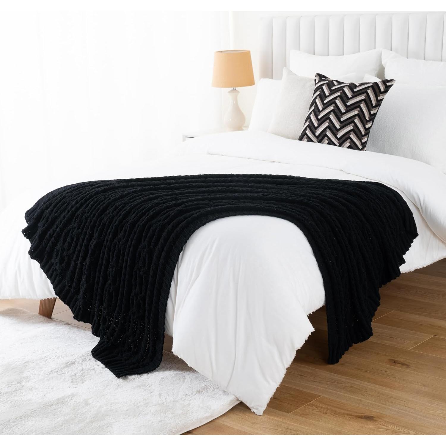 Manta de Chenilla Battilo Negra 130x170cm Suave y Moderna