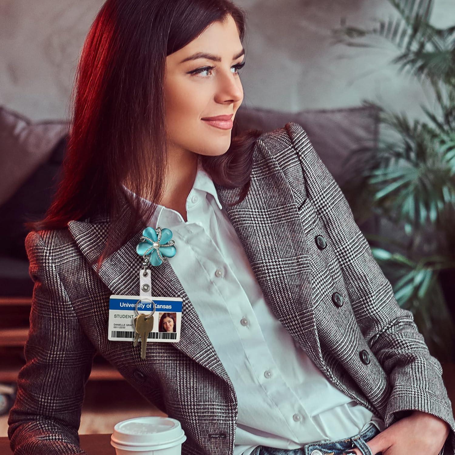 Porta Credenciales Retráctil Boojee Beads Flor Azul 81 cm