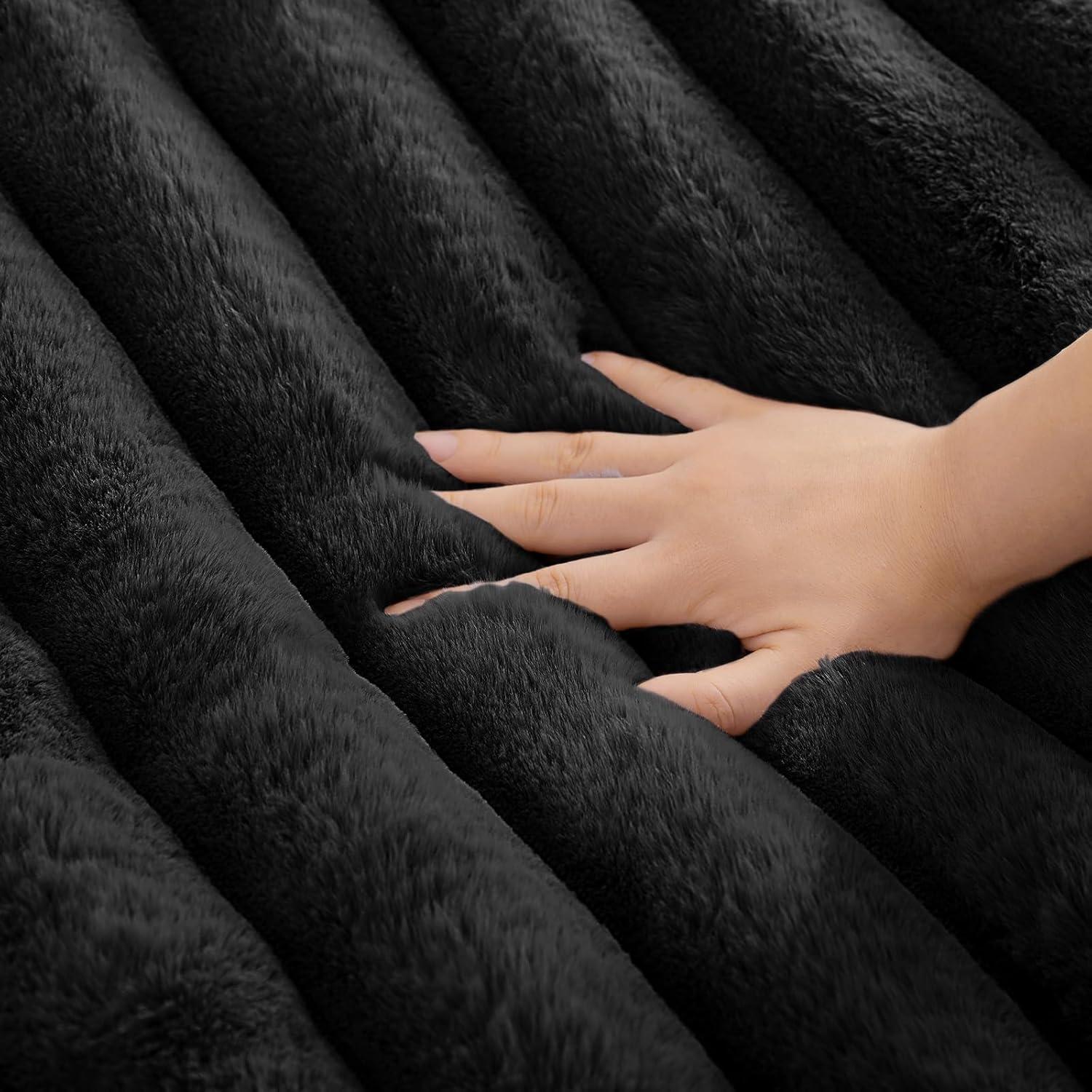 Manta de Piel Sintética VFROO 127x152 cm Negra con Rayas