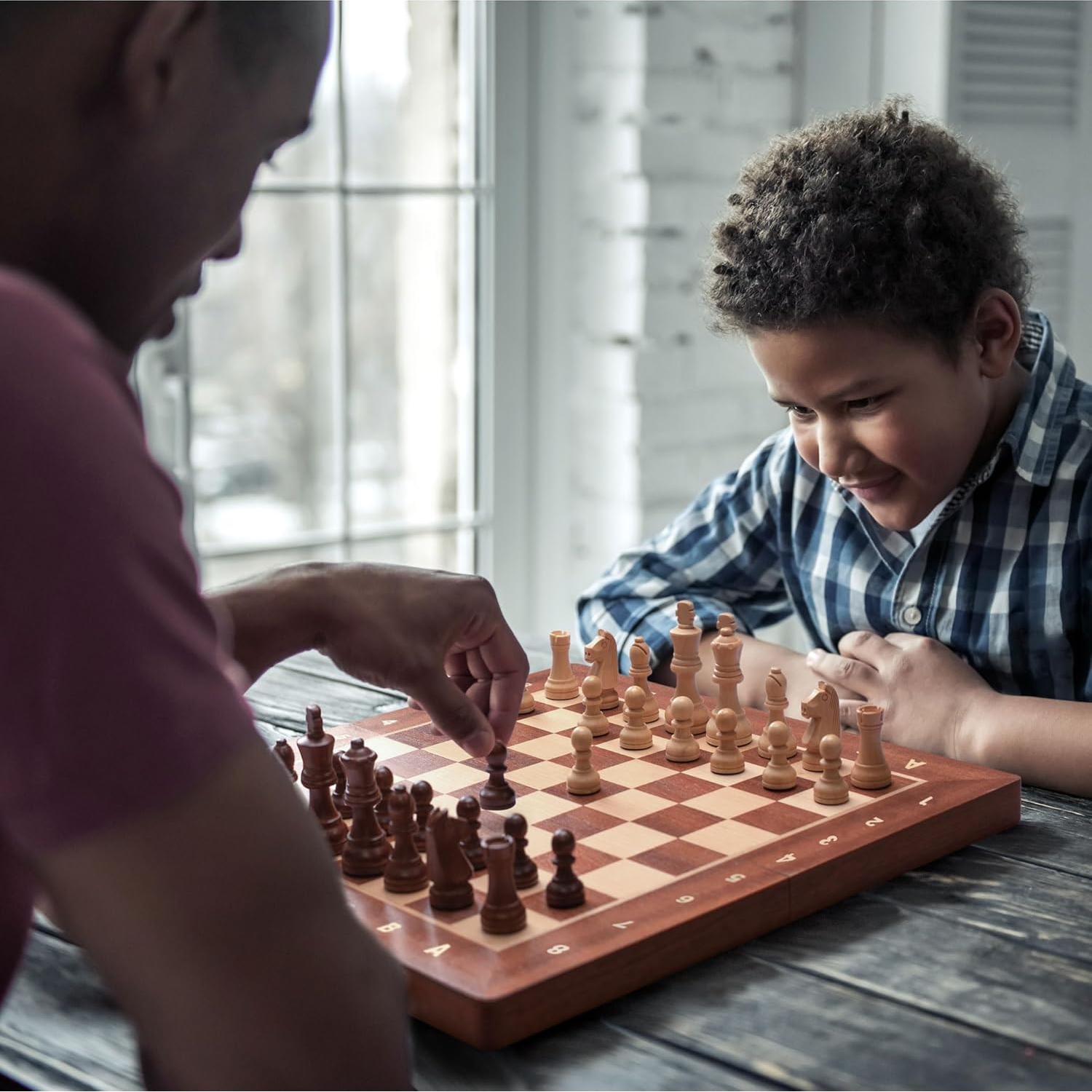 Juego de Ajedrez de Madera Husaria No. 4 con 2 Reinas Extra