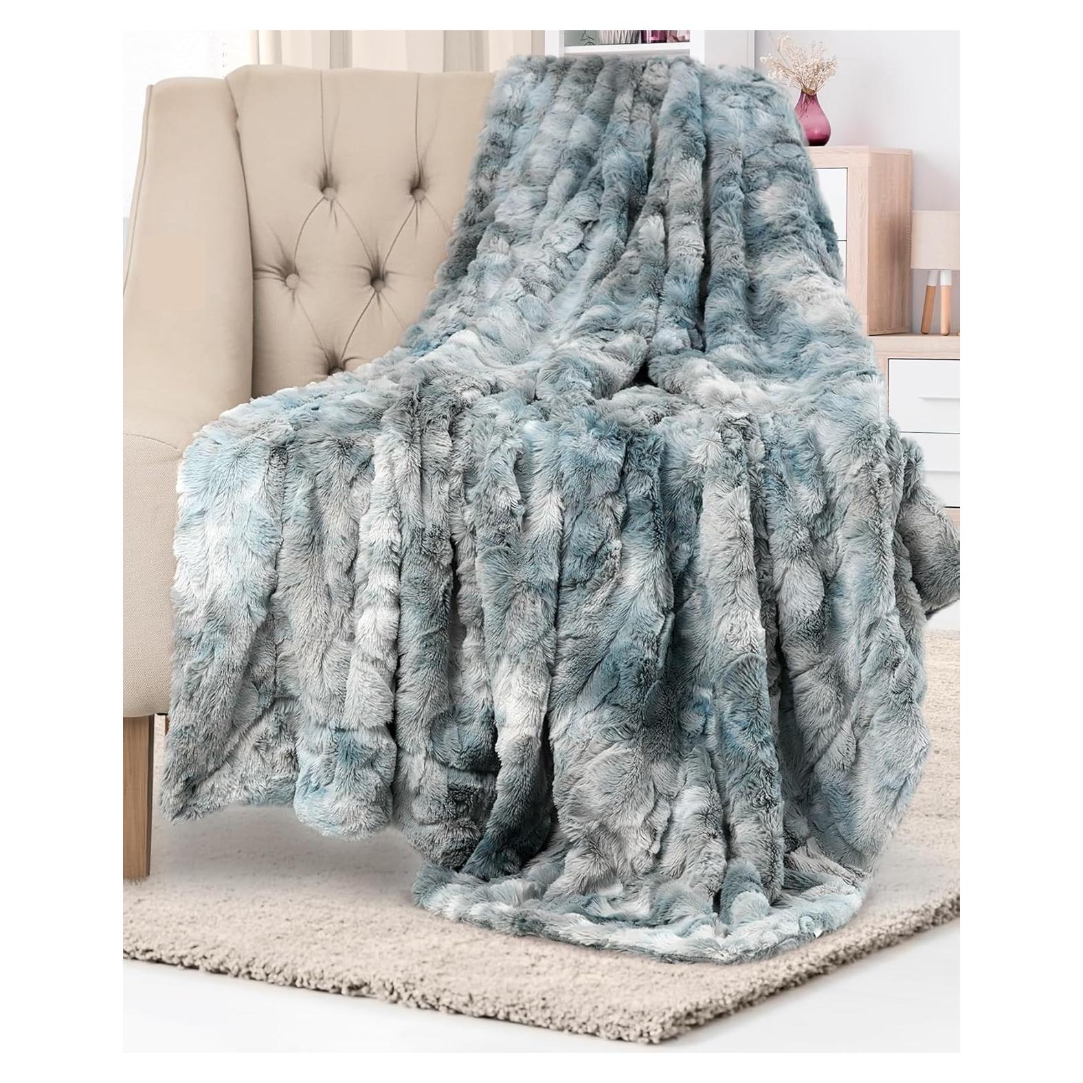 Manta de piel sintética azul ártico Everlasting Comfort 127x165cm