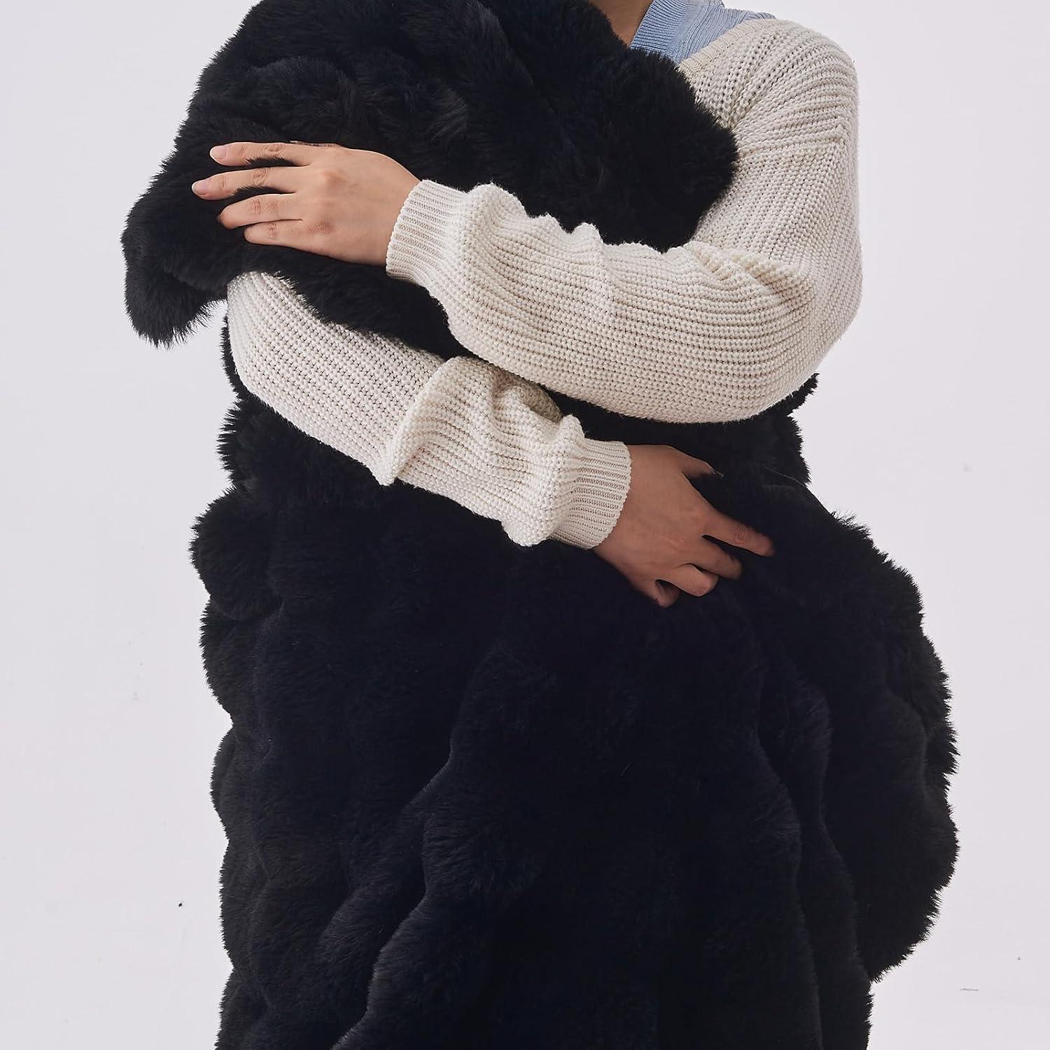 Manta de Piel Sintética Lotus Karen Negra 127x152 cm