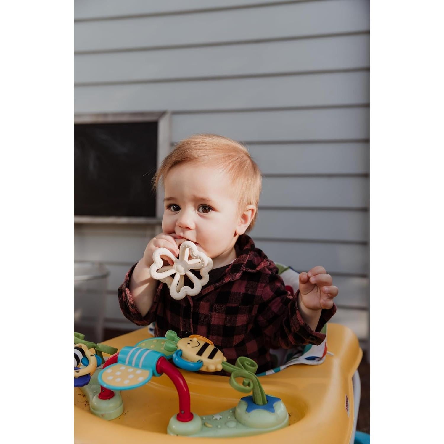 Mordedor de Silicona Haakaa en Forma de Trébol - Bebés 0-12 Meses