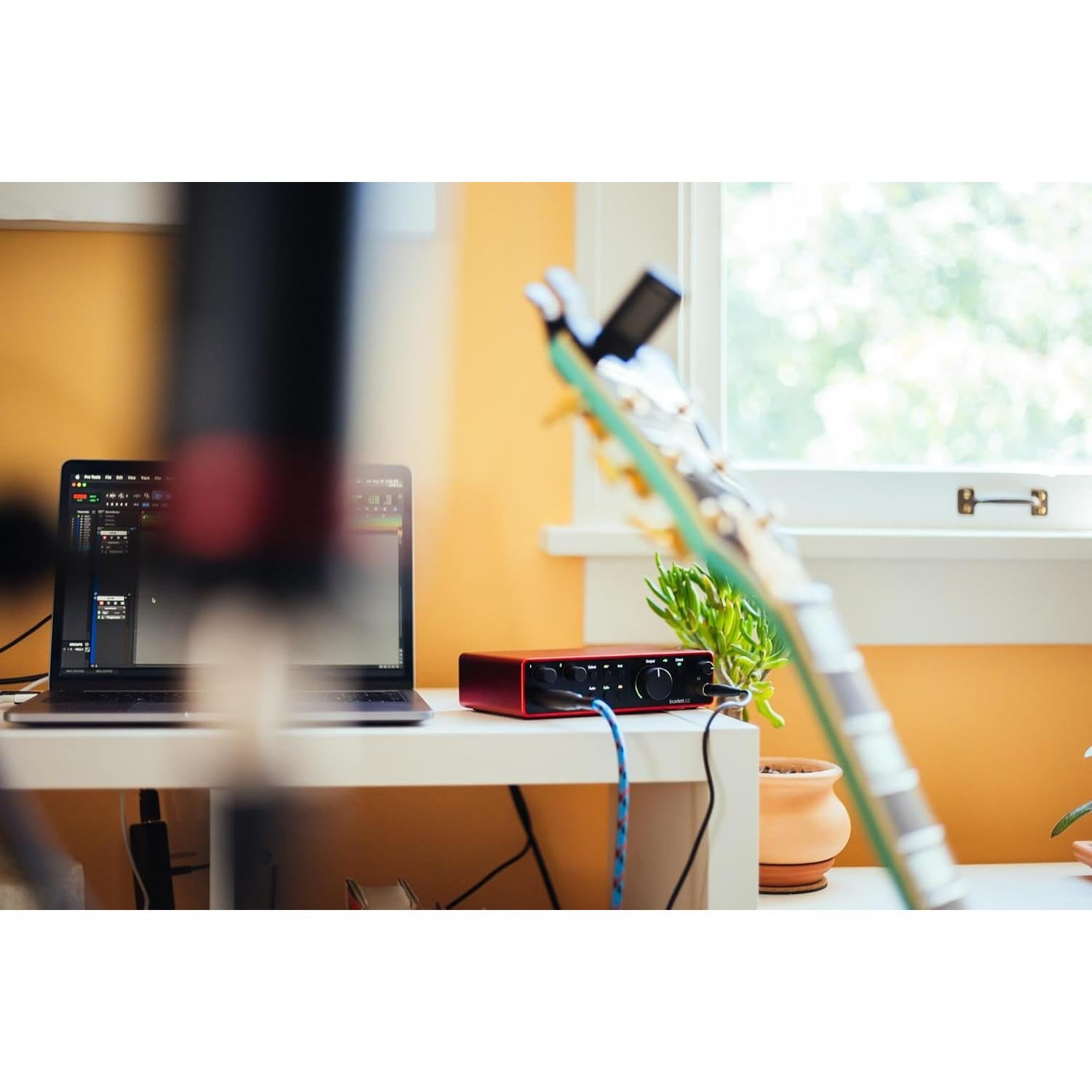 Focusrite Scarlett 2i2 4G + Auriculares StreamEye CANS50 + Brazo