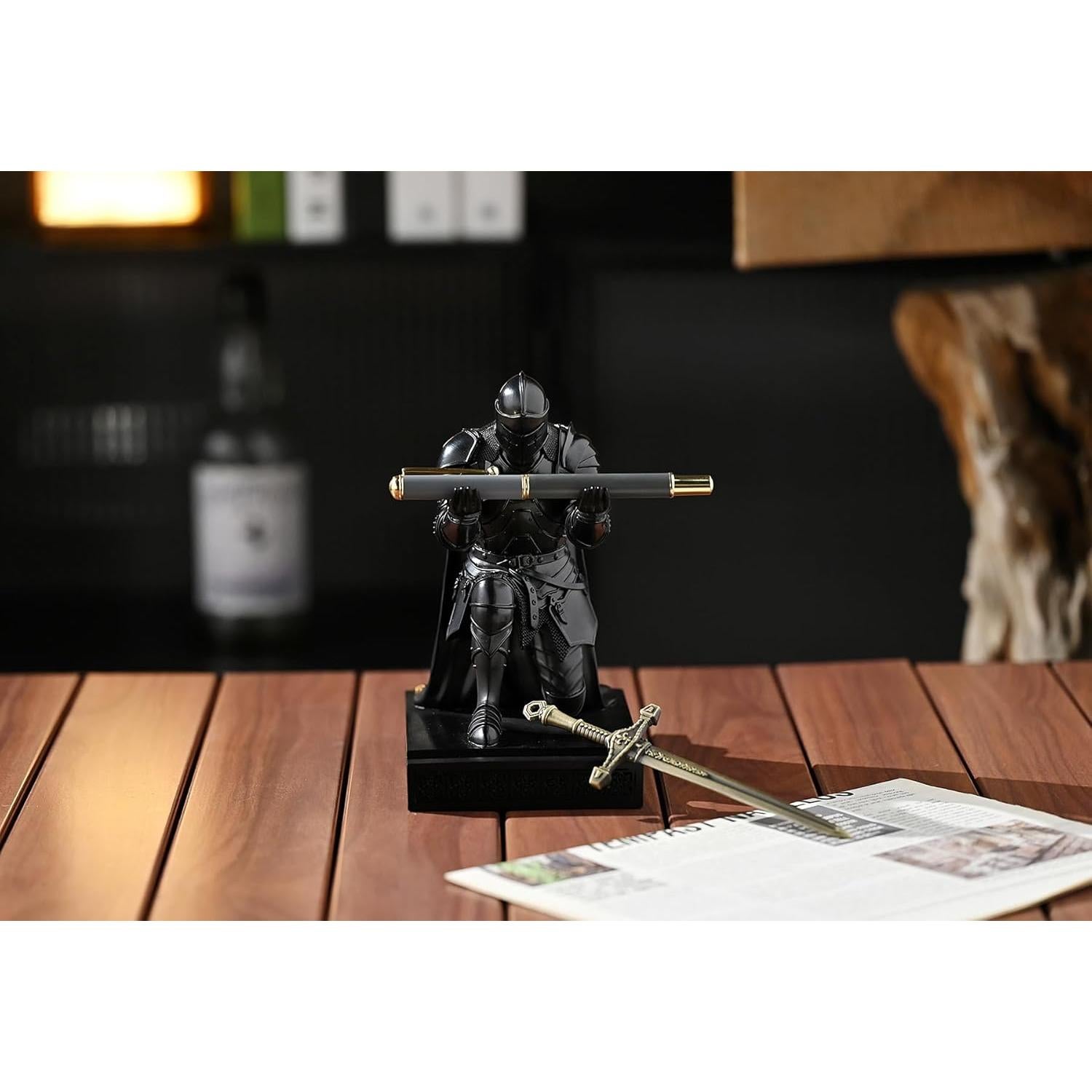 Portalápices Guerrero Medieval Amoysanli Negro con Abre Cartas