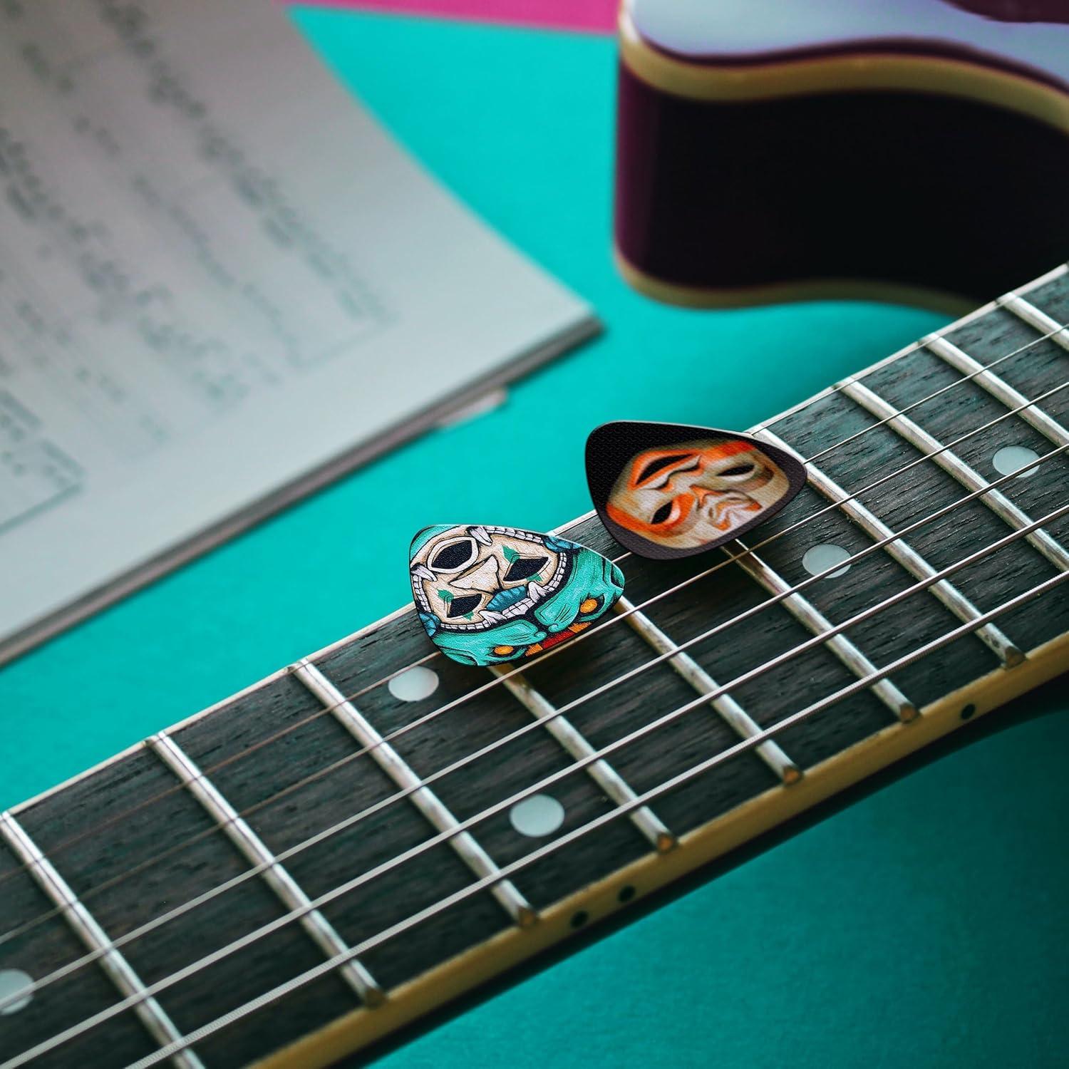 Paquete de 24 Púas de Guitarra Celuloide Variadas 0.46-1.2mm