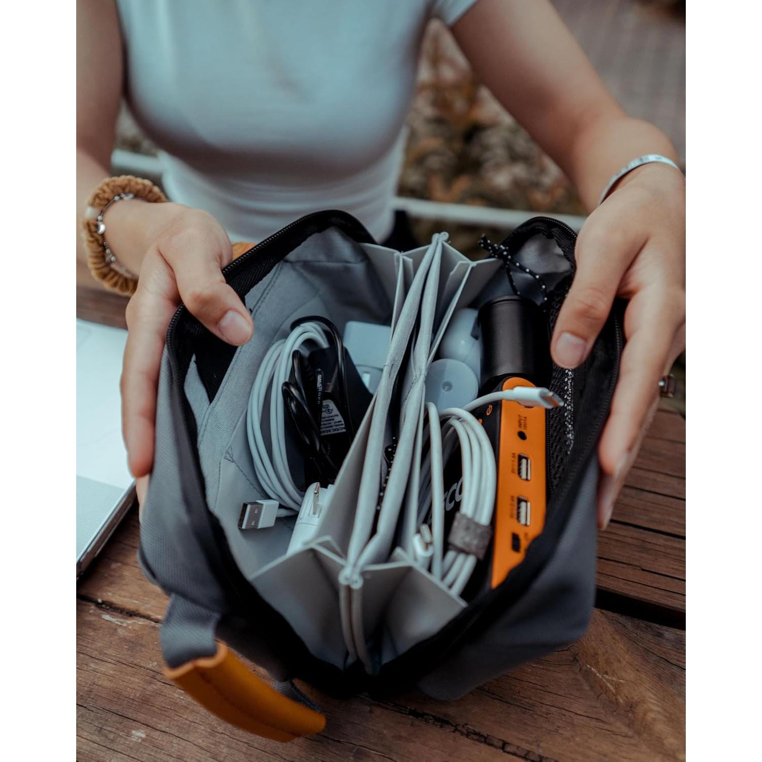 Organizador de Electrónica TRIPPED - Estuche de Viaje Negro