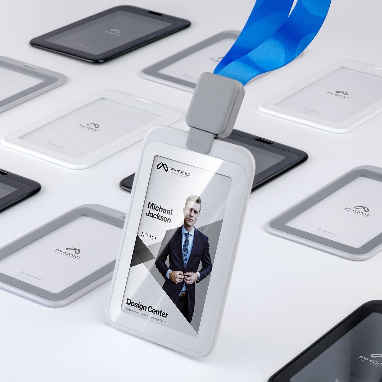 Soporte de identificación retráctil Phomo gris con clip