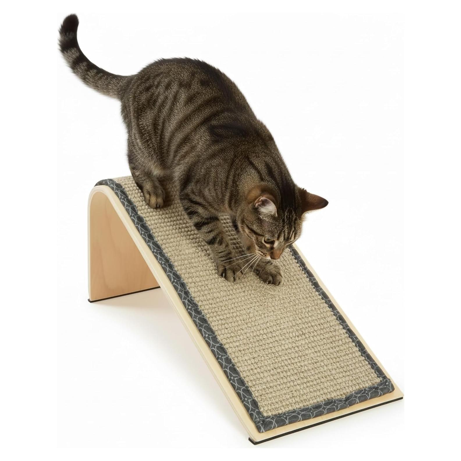 Rascador de Gato SmartyKat en Ángulo con Sisal Natural