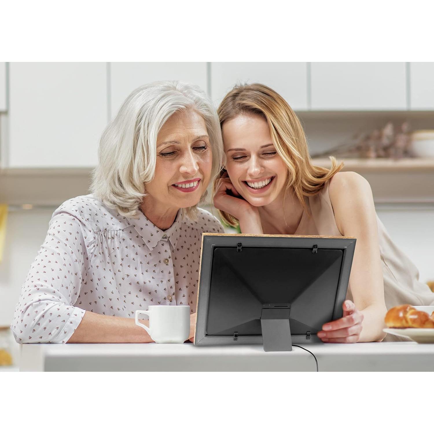 Marco Digital de Fotos WiFi Aluratek 10" Madera Envejecida 16GB