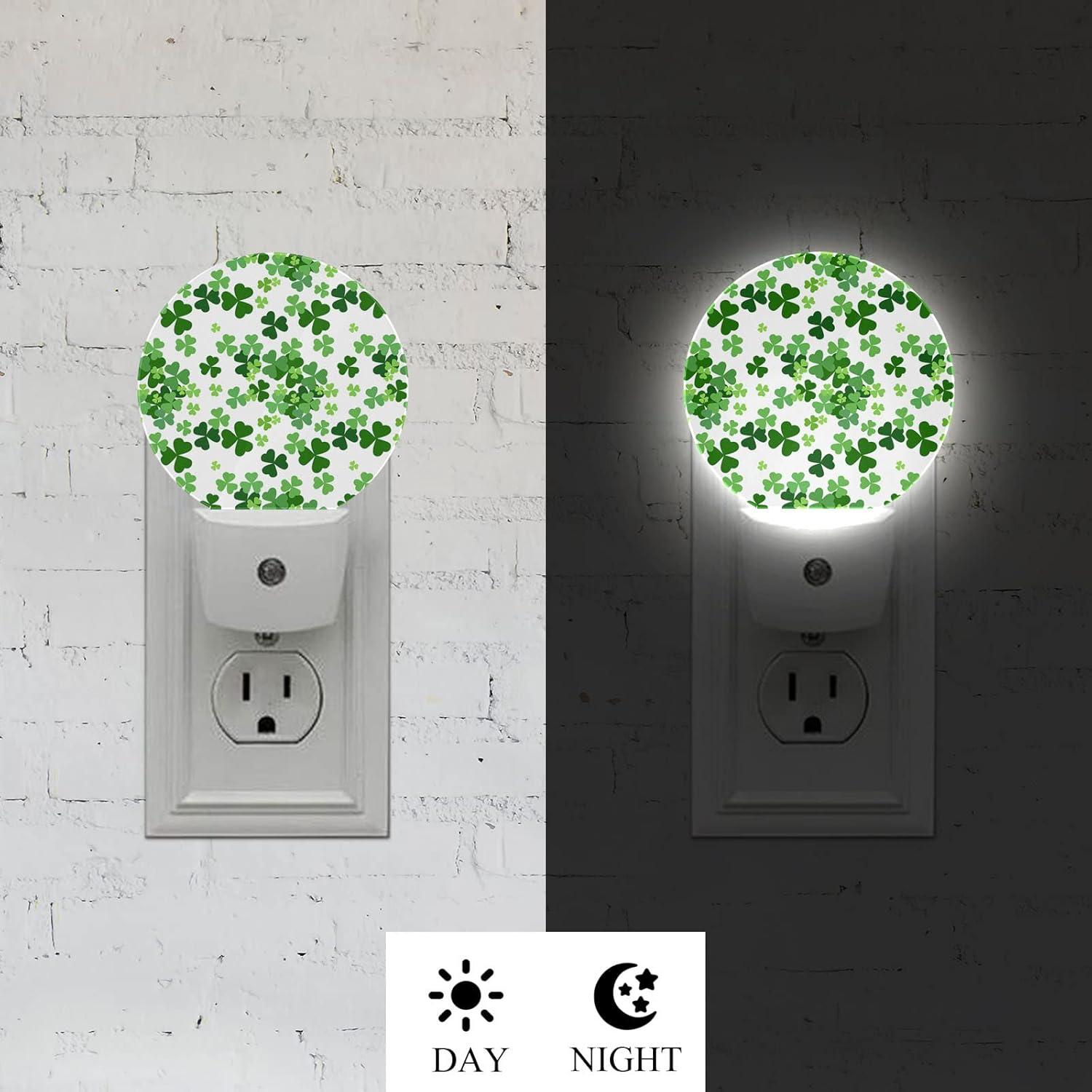 Luz Nocturna LED Axayaz Hoja de Trébol Verde con Sensor