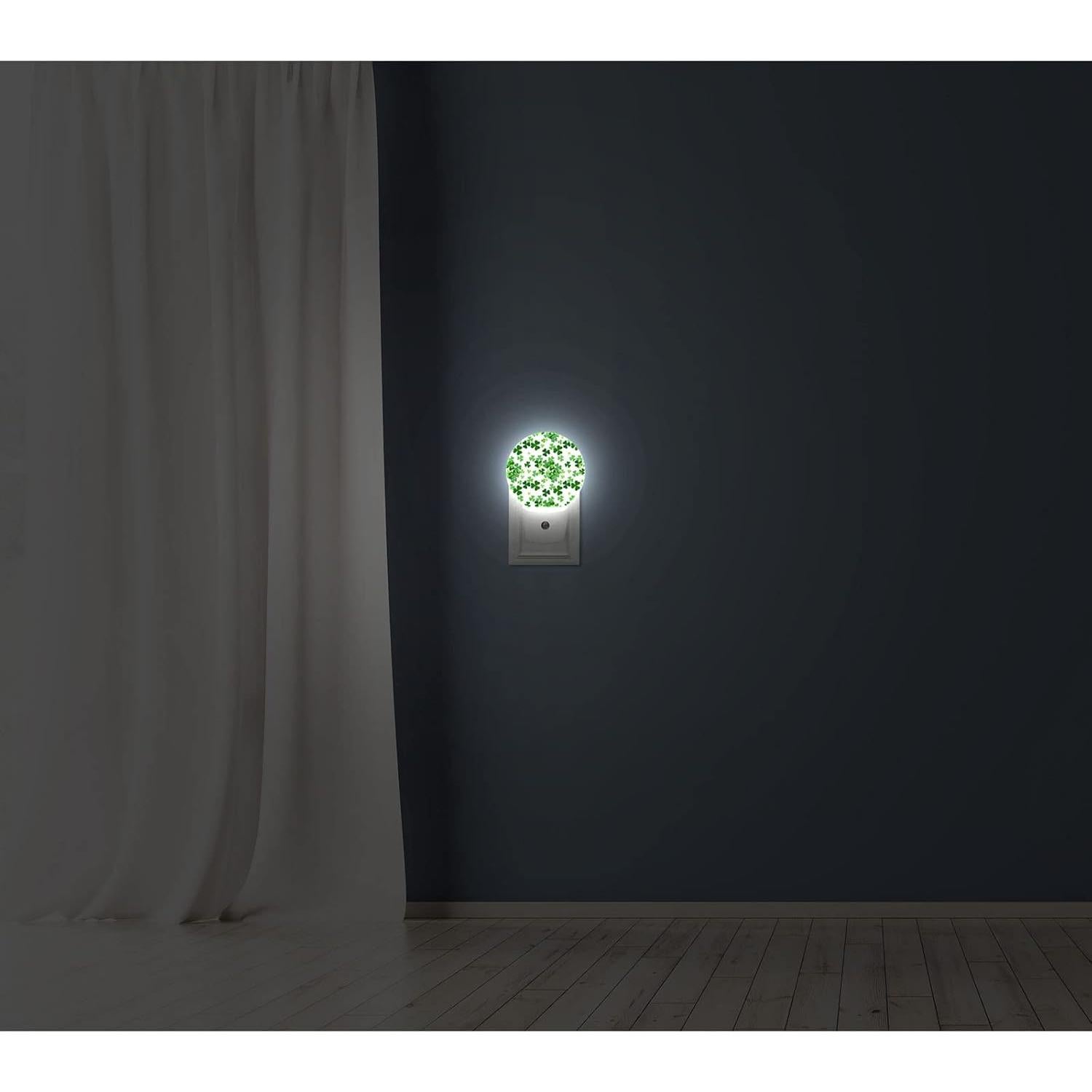 Luz Nocturna LED Axayaz Hoja de Trébol Verde con Sensor
