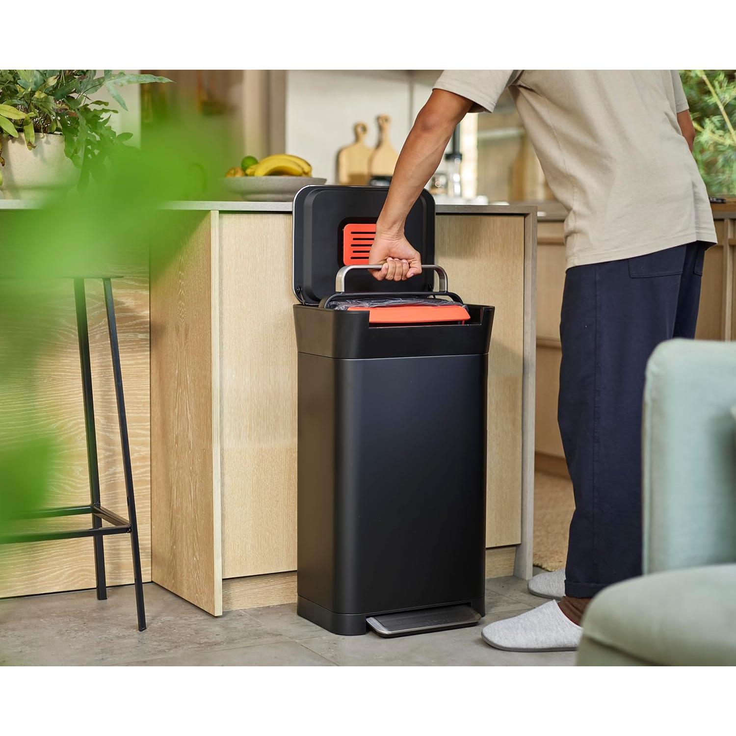 Basurero Compactador Joseph Joseph Titan 30L Negro con Filtro