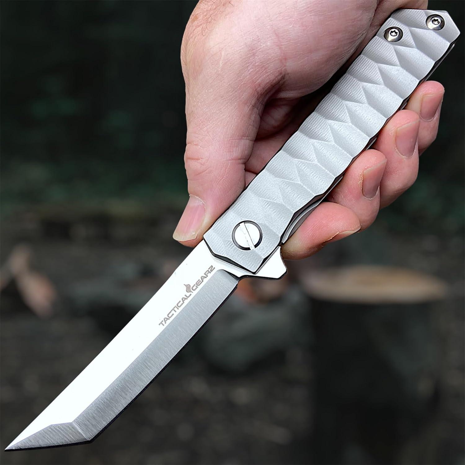 Cuchillo de bolsillo TACTICAL GEARZ Saint T, titanio y acero CPM-D2