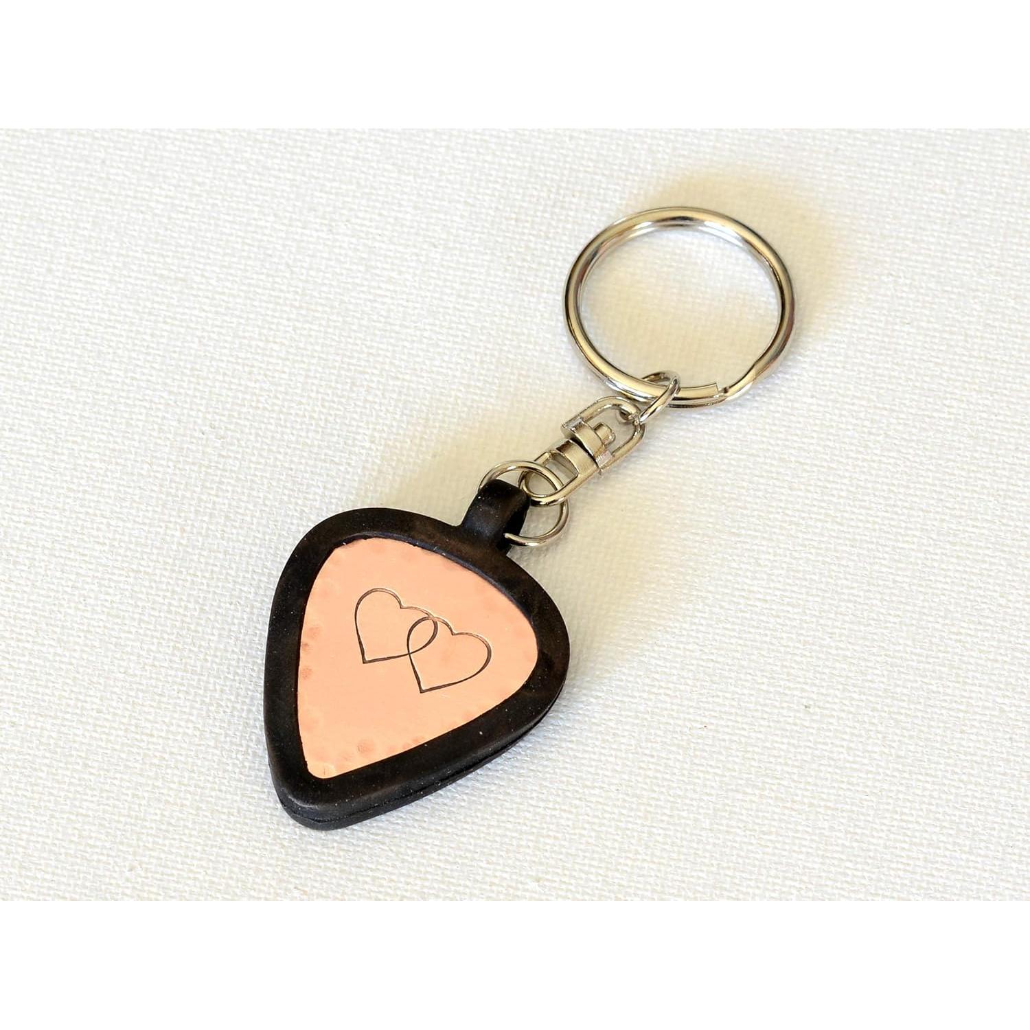 Llavero con Púa de Guitarra de Cobre Hecha a Mano 2.79 cm