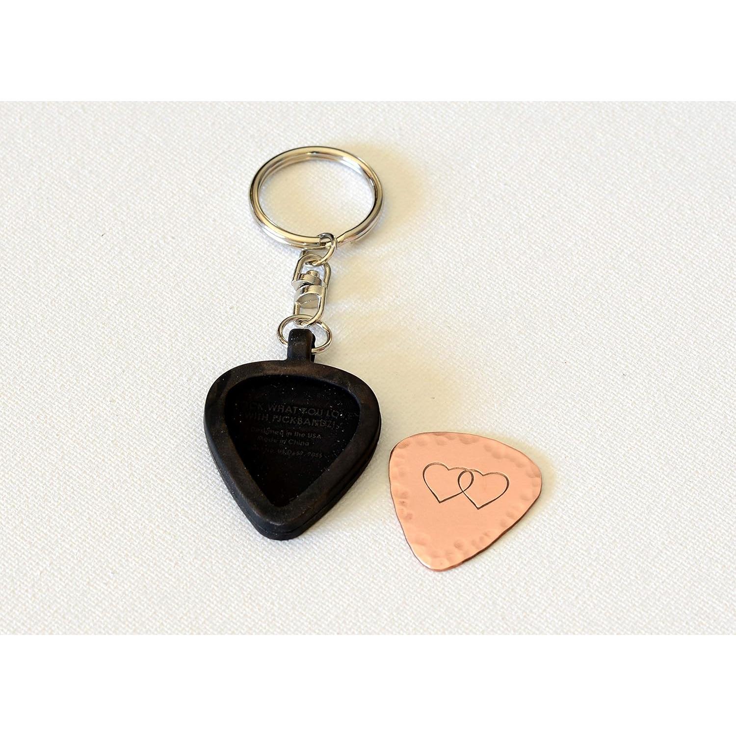 Llavero con Púa de Guitarra de Cobre Hecha a Mano 2.79 cm