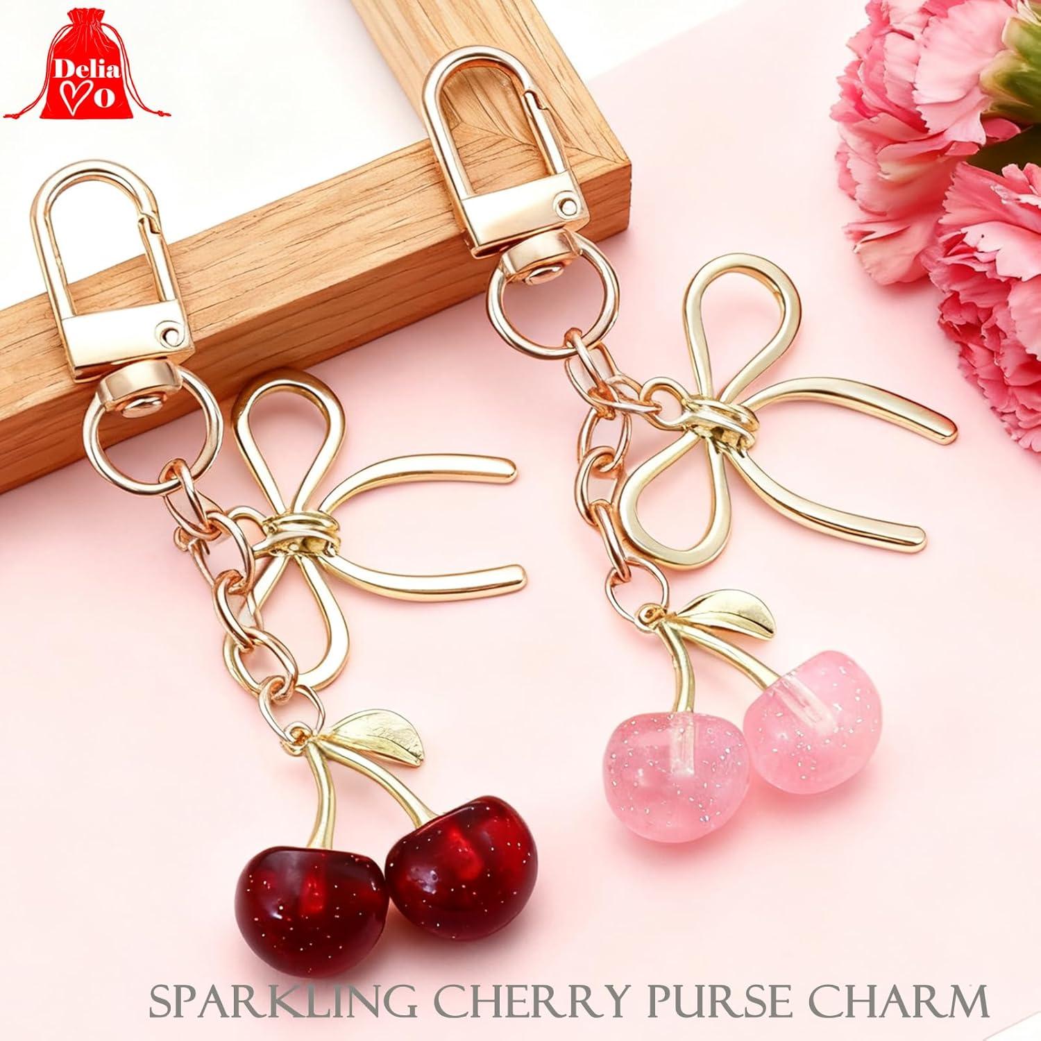 Llavero de Cereza Rosa con Lazo Dorado - Regalo para Mujeres