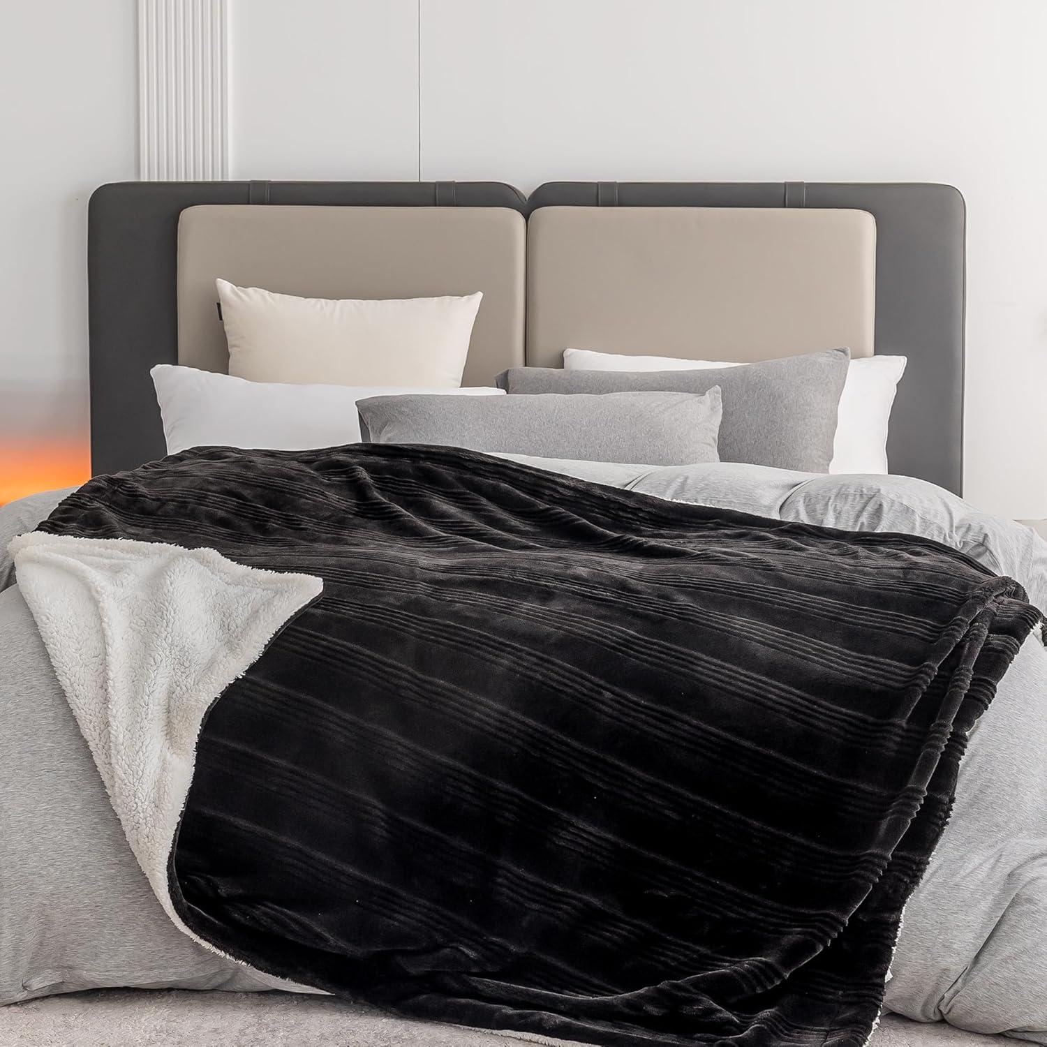 Manta Reversible Sherpa KORBLISS 127x152cm Rayas Negras