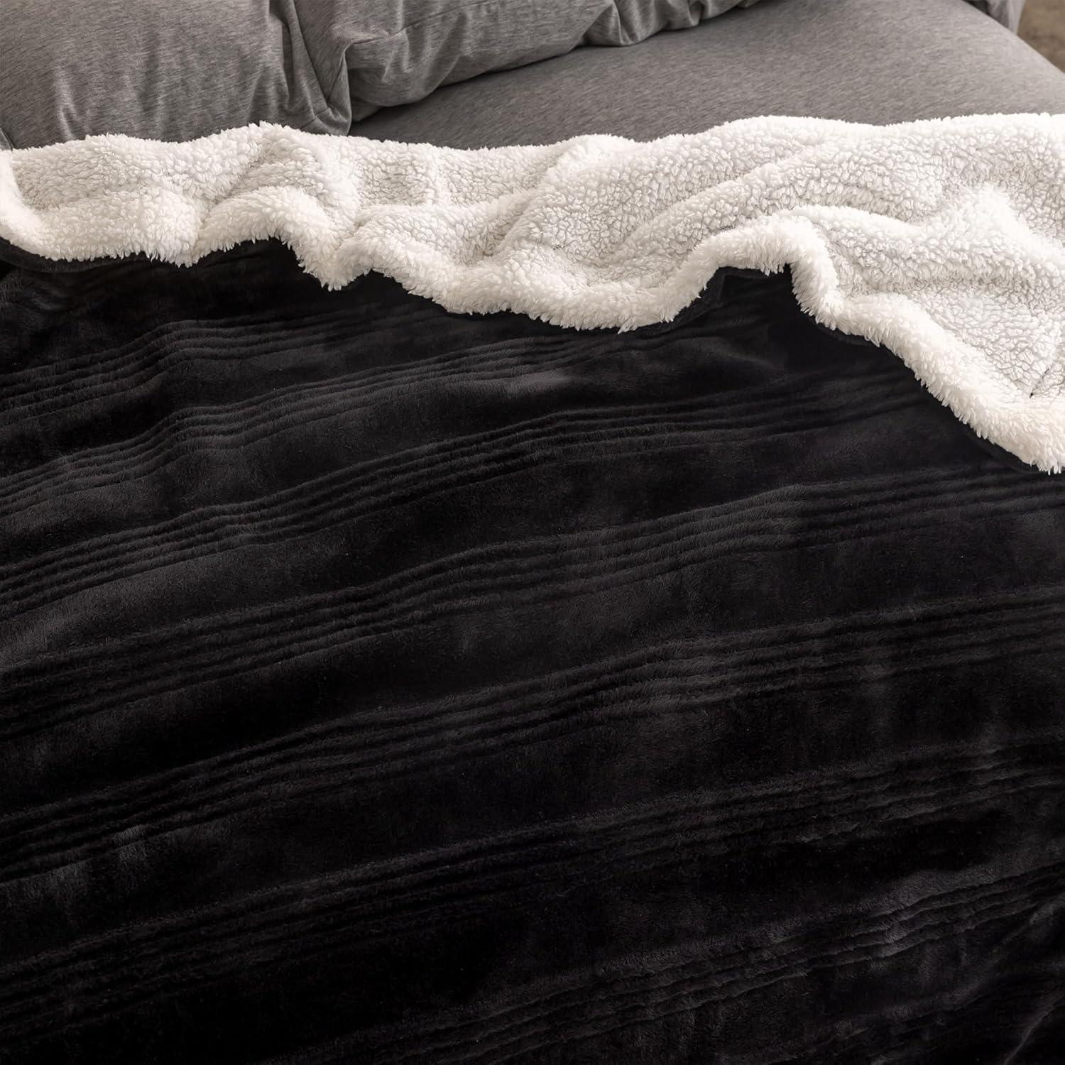 Manta Reversible Sherpa KORBLISS 127x152cm Rayas Negras