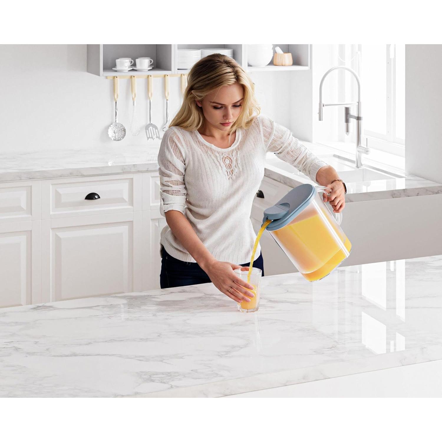 Jarra de Agua Plástica Tribello 3.8L con Tapa Pivote