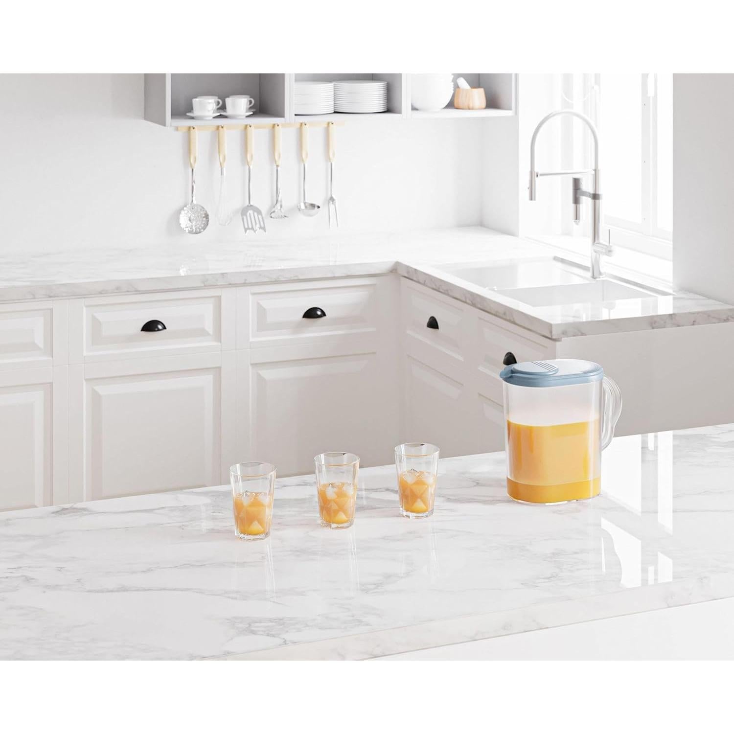 Jarra de Agua Plástica Tribello 3.8L con Tapa Pivote