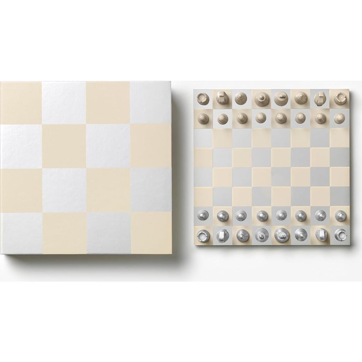 Juego de Ajedrez de Madera Beige y Plata con Tablero Espejado